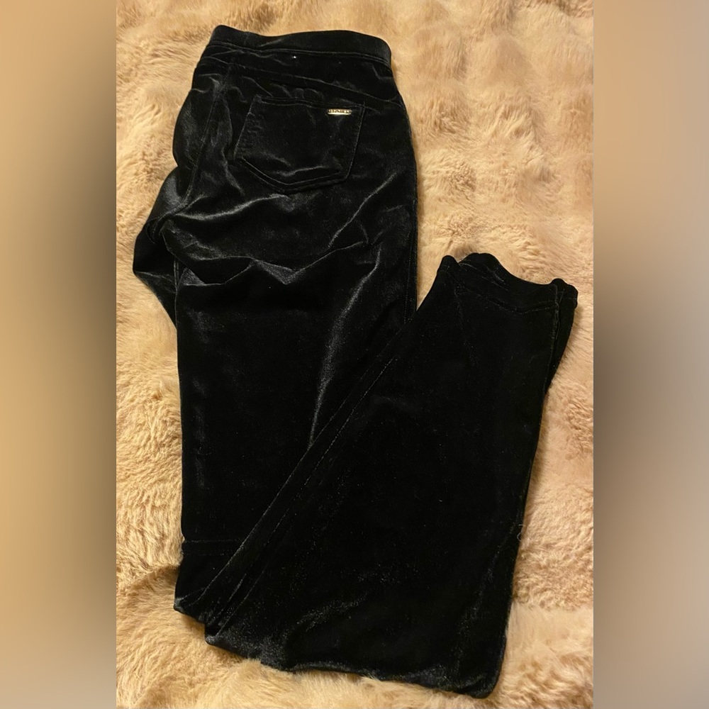 Calvin Klein Black
Velvety Stretchy
Leggings Lounge
Pants Size Small